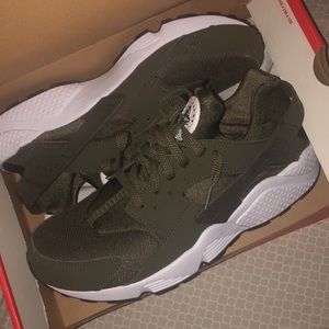 Brand new size 11.5 Nike Hurraches